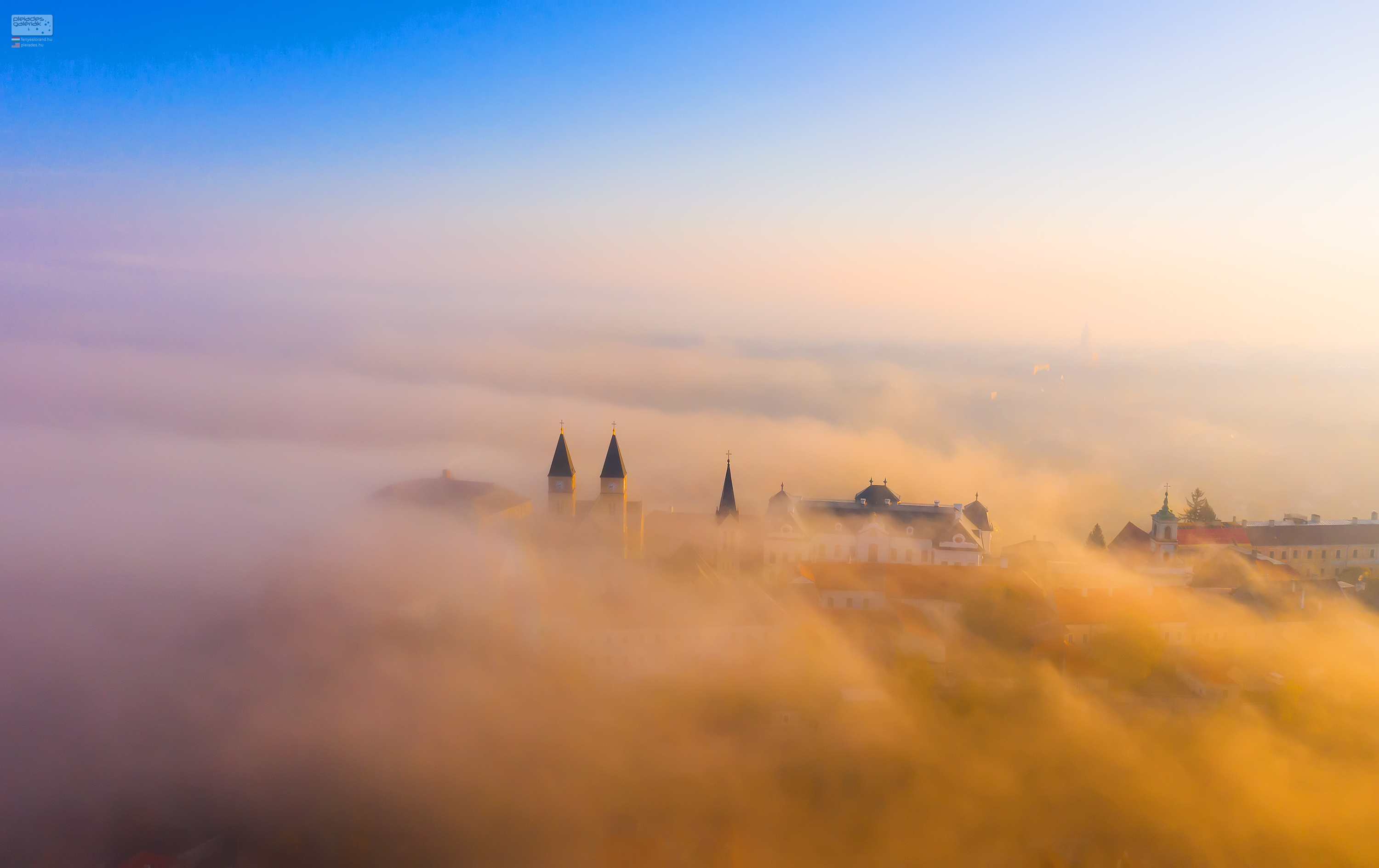 Ködös napfelkelte – Veszprém várhegy